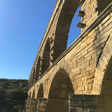 Entre Pont Du Gard Et Uzes