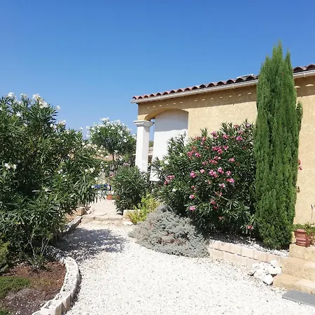 Entre Pont Du Gard Et Uzes *