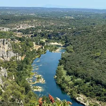 Entre Pont Du Gard Et Uzes 卡斯蒂杜加尔德