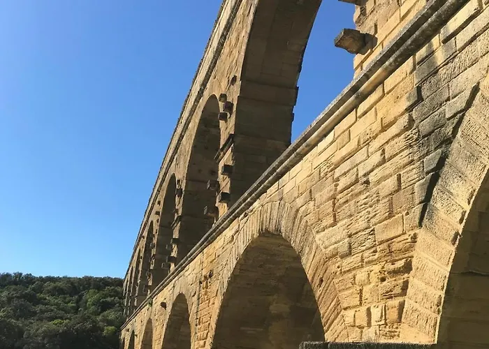 Entre Pont Du Gard Et Uzes
